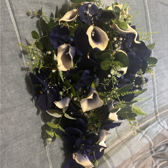 Wedding Flowers: Roses, Lilies, and orchids - Picture 1 of 6